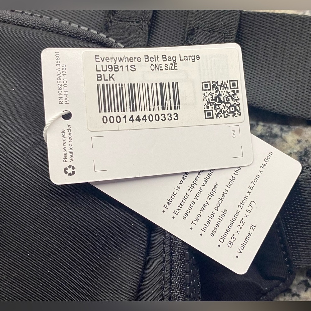 NWT lululemon athletica 2L Belt bag have 2 black & light grey - Picture 2 of 3